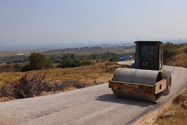 TOROSLAR’IN KIRSAL MAHALLELERİNDE YOLLAR YENİLENİYOR