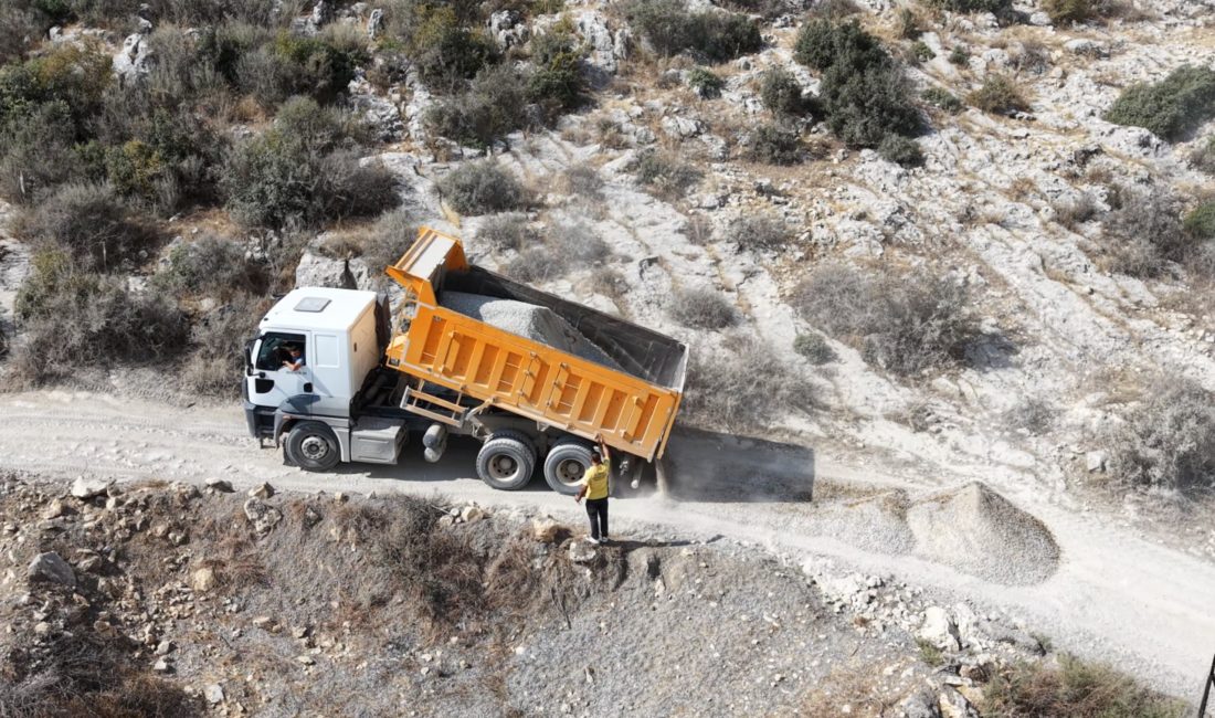 MERSİN-Tarsus Belediyesi, kırsal mahallelerde yol şartlarının iyileştirilmesine yönelik çalışmalarını sürdürüyor.