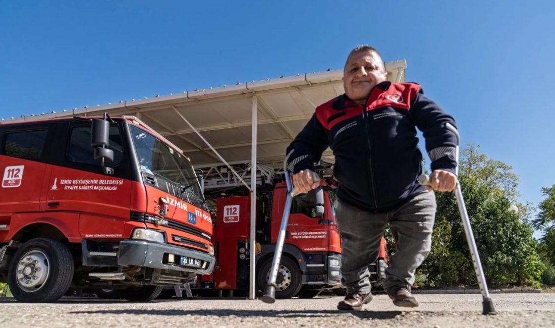 Cam kemik hastalığıyla dünyaya gelen Yaşar Karaduman, İzmir İtfaiyesi’nde 24