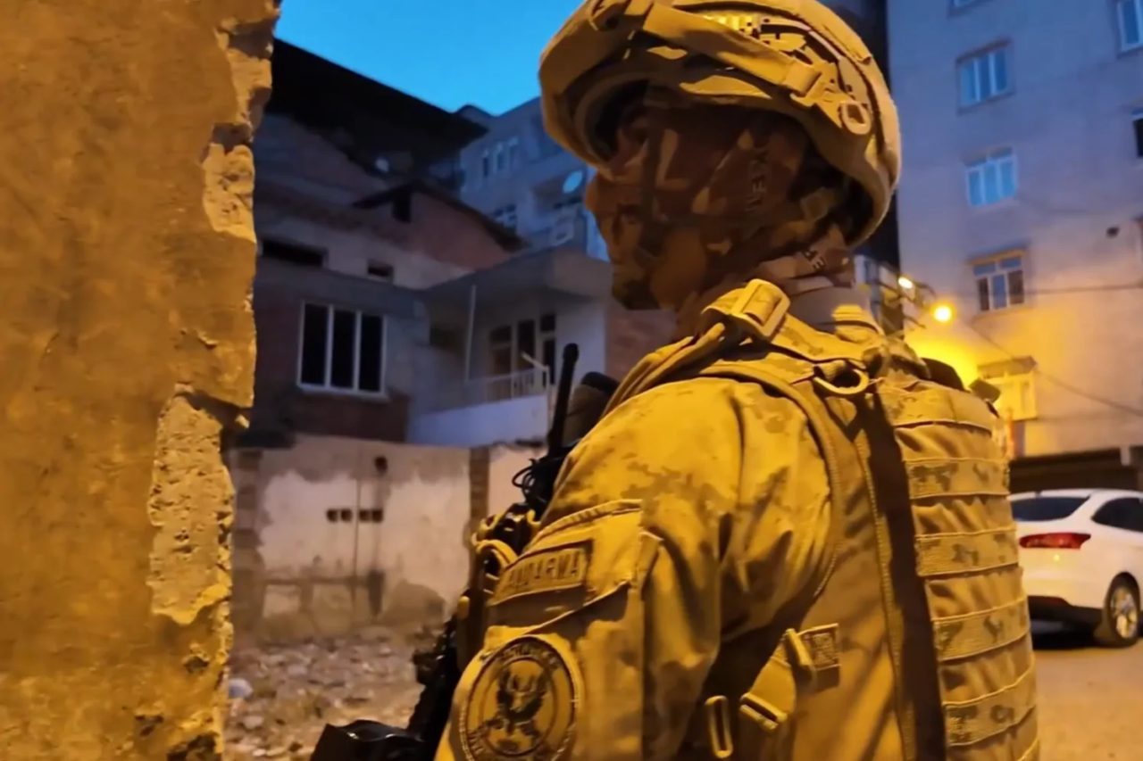 Jandarma ekiplerince 22 ilde DEAŞ terör örgütüne yönelik düzenlenen operasyonlarda
