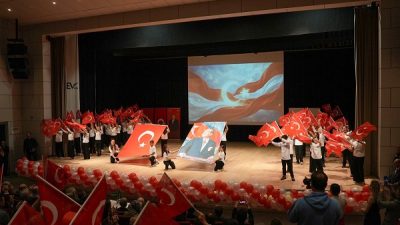 Cumhuriyet’in ilanının 103. yıl dönümü dolayısıyla Tarsus’ta düzenlenen kutlama programı,