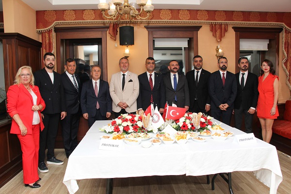 Mersin Barosu Başkanlığı, Cumhuriyetimizin kuruluşunun 103. yılı nedeniyle resepsiyon düzenledi.