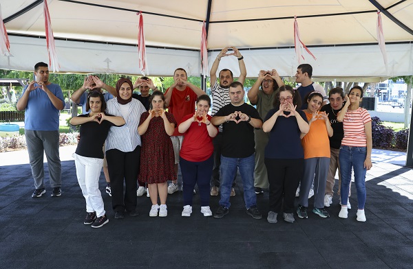 Mersin Büyükşehir Belediyesi, özel gereksinimli bireylerin sosyal yaşama daha aktif