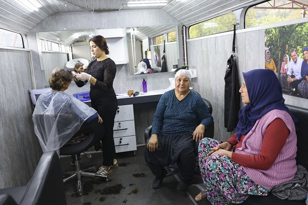 Mersin Büyükşehir Belediyesi, kırsal mahallelerde yaşayan ve kuaför ya da