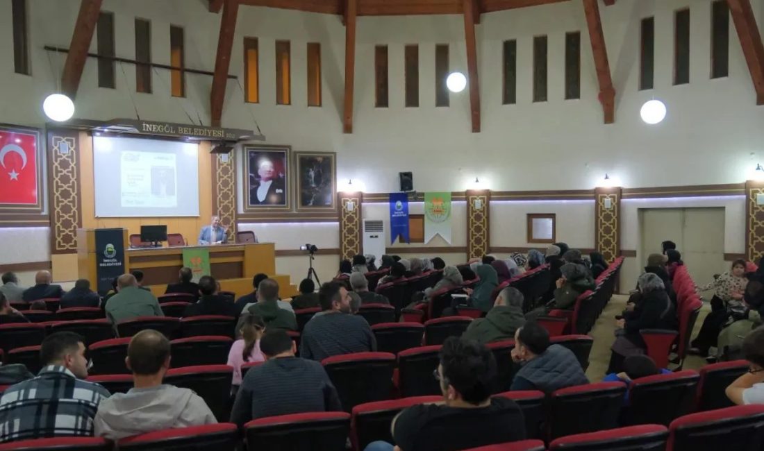 Bursa'da İnegöl Belediyesi ve AHİD iş birliğiyle düzenlenen Aile Okulu