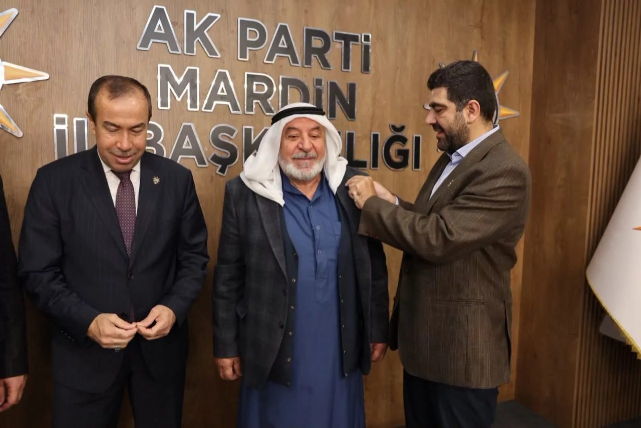 AK Parti Mardin İl Başkanlığınca düzenlenen programda, partiye katılan ailelere