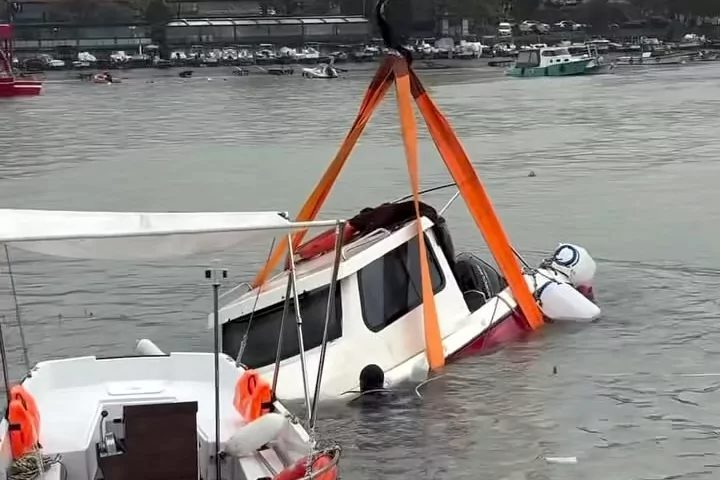 Düzce'nin Akçakoca ilçesinde, olumsuz hava koşulları ve aşırı yağış nedeniyle