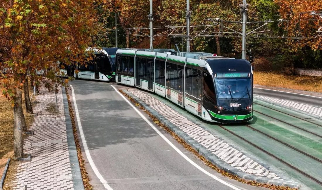 Kocaeli’de toplu ulaşımın gözdesi Akçaray tarihi bir rekora imza attı.