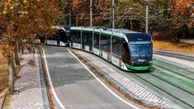 Kocaeli’de toplu ulaşımın gözdesi Akçaray tarihi bir rekora imza attı.