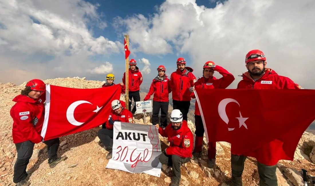 Türkiye’nin ilk arama kurtarma sivil toplum kuruluşu AKUT Arama Kurtarma