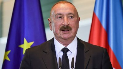 Önce Aynaya Bakalım, Sonra Bakü’ye