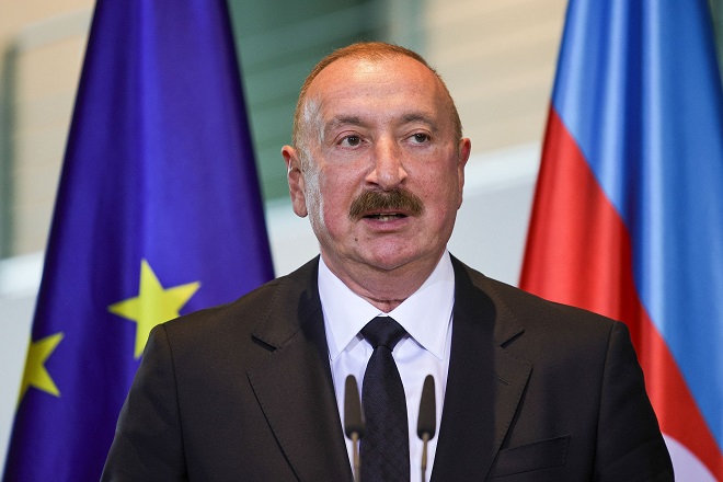 Önce Aynaya Bakalım, Sonra Bakü’ye
