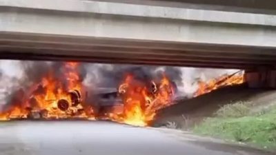 Anadolu Otoyolu’nun İstanbul istikametinde Küçük Melen Köprüsü’nden düşen tırda çıkan