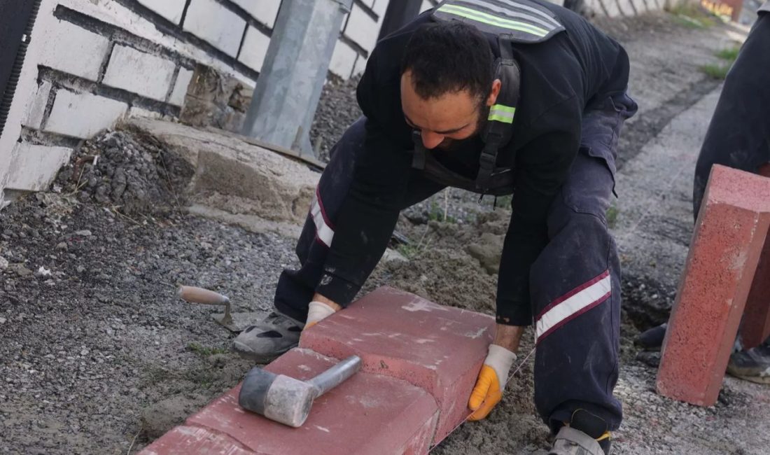Ankara Keçiören Belediyesi Fen İşleri Müdürlüğü ekipleri, ilçe genelinde kaldırım