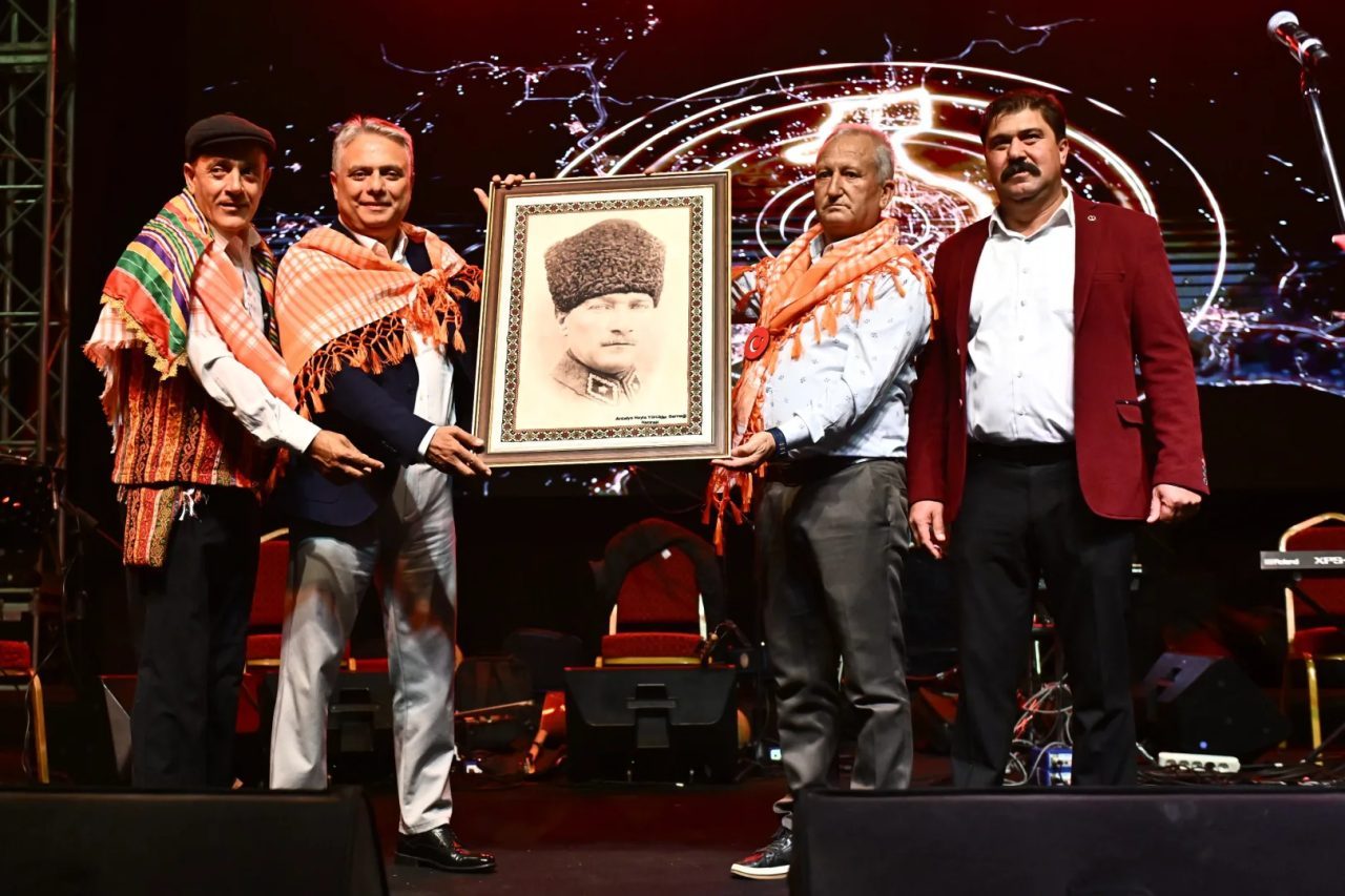 Antalya'da Muratpaşa Belediye Başkanı Ümit Uysal, Aksu'daki Yörük Şenliği'nde Yörük