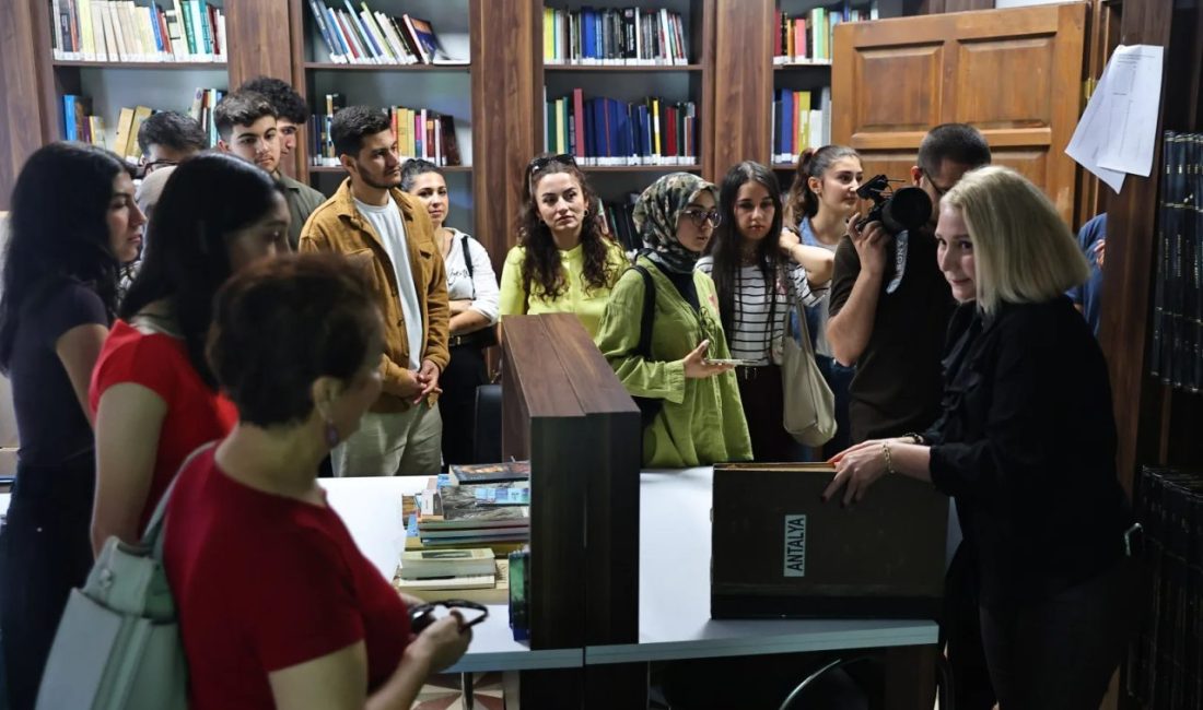 Antalya Büyükşehir Belediyesi, Akdeniz Üniversitesi iş birliğiyle üniversite öğrencilerinin Antalya’nın