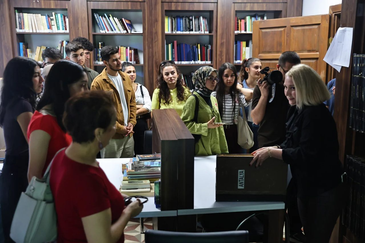Antalya Büyükşehir Belediyesi, Akdeniz Üniversitesi iş birliğiyle üniversite öğrencilerinin Antalya’nın