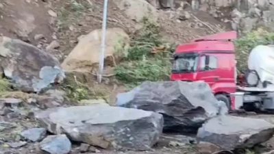 Artvin'in Hopa ilçesi Esenkıyı Tır Parkı’nda sabah saatlerinde meydana gelen