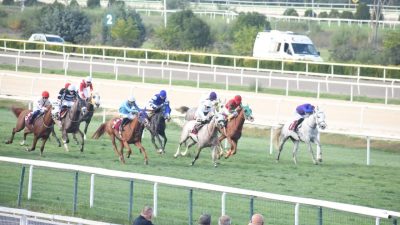 Bursa Osmangazi Hipodromu’nda düzenlenen Anadolu Gazeteciler ve Spor Yazarları Derneği