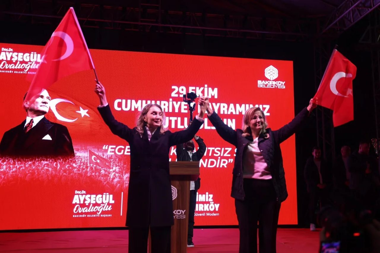 Cumhuriyet’in 103’üncü kuruluş yıl dönümü Bakırköy’de binlerce vatandaşın katıldığı Fener