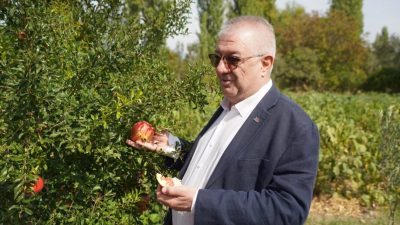 Balıkesir Edremit Belediye Başkanı Mehmet Ertaş, ilçede görev yapan basın