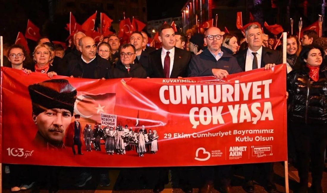 Balıkesir'de 29 Ekim Cumhuriyet Bayramı, binlerce vatandaşın katılımıyla büyük bir