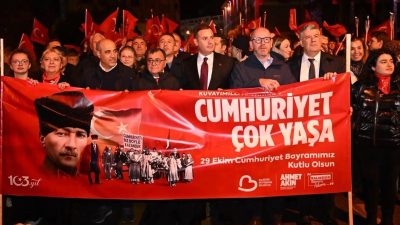 Balıkesir'de 29 Ekim Cumhuriyet Bayramı, binlerce vatandaşın katılımıyla büyük bir