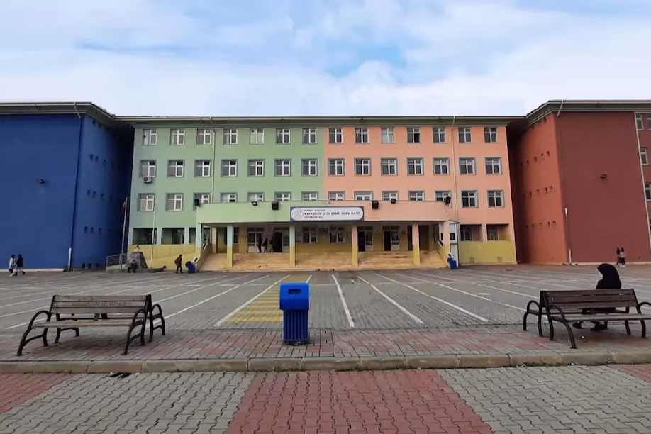 İstanbul Başakşehir’de bir ortaokulda öğrenciler arasında çıkan kavgada 1'i kritik,