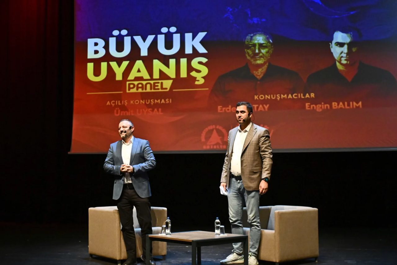 Antalya Muratpaşa Belediye Başkanı Ümit Uysal, Cumhuriyet’in ilanının 103’üncü yıl