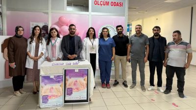 Meme Kanseri Farkındalık Ayı kapsamında Kozluk Devlet Hastanesi'nde bilgilendirme standı