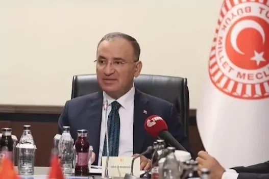 AK Parti Şanlıurfa Milletvekili Bekir Bozdağ, sağlık sorunlarını gerekçe göstererek