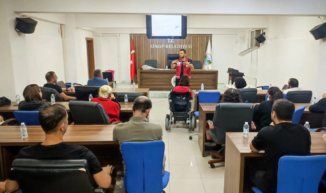 Sinop Belediyesi, afetlere karşı hazırlık çalışmaları kapsamında belediye personeline Psikososyal