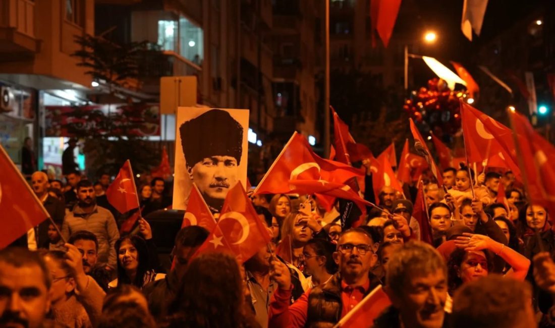 Denizli Büyükşehir Belediyesi tarafından düzenlenen 29 Ekim Cumhuriyet Bayramı kutlamaları