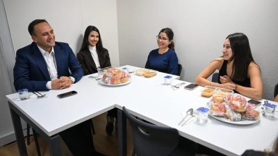Bornova Belediye Başkanı Ömer Eşki, yükseköğrenim görmek üzere Bornova’ya gelen