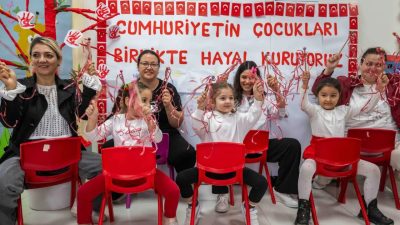 Bornova Belediyesi, 29 Ekim Cumhuriyet Bayramı kutlamalarına çocukların başrolde olduğu