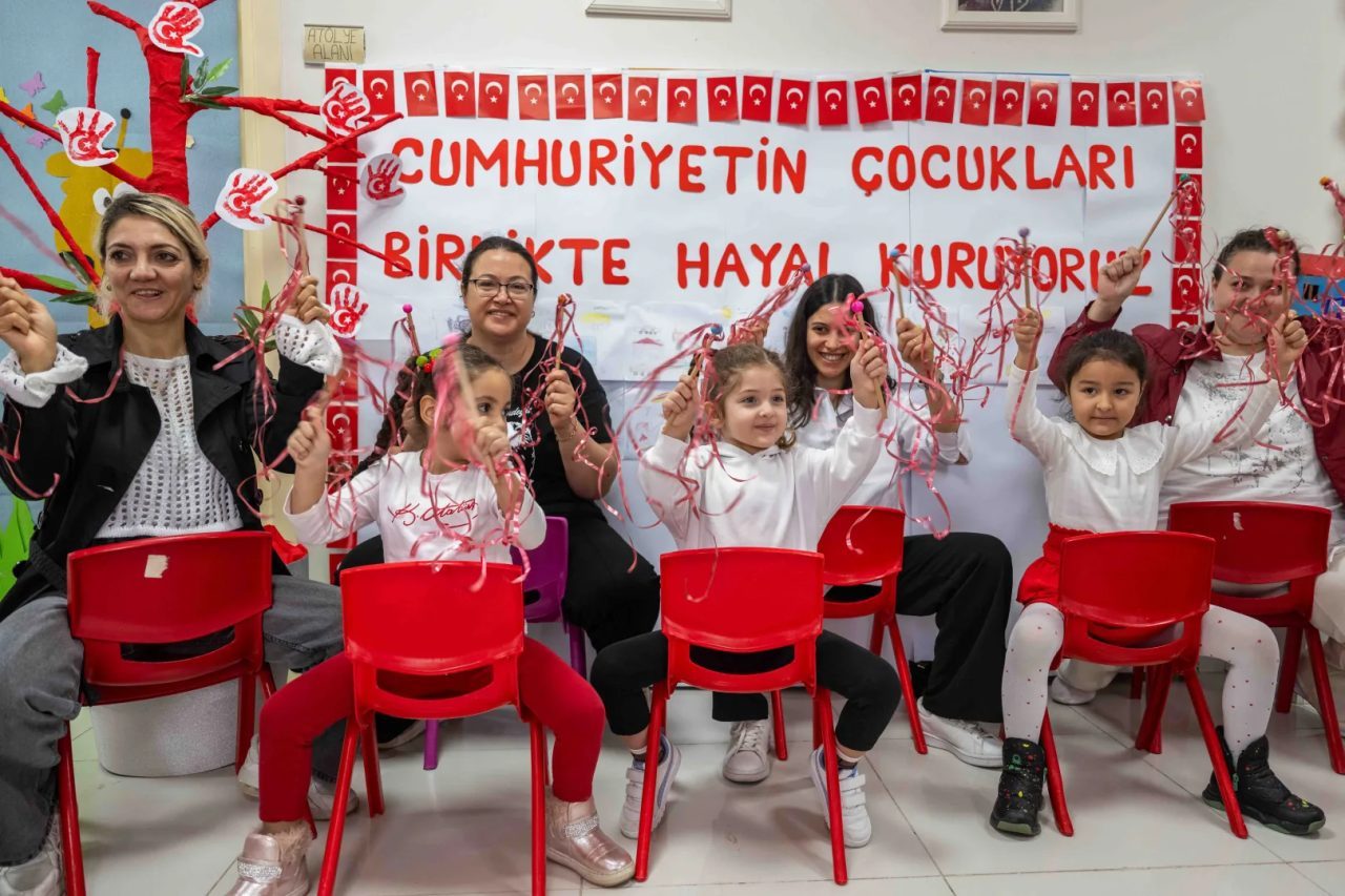 Bornova Belediyesi, 29 Ekim Cumhuriyet Bayramı kutlamalarına çocukların başrolde olduğu