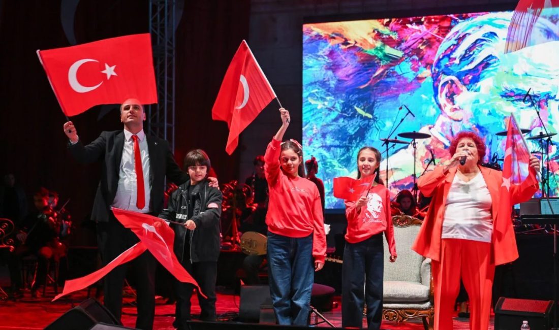 İzmir Bornova Belediyesi’nin düzenlediği 29 Ekim Cumhuriyet Bayramı kutlamalarında coşku sokaklardan