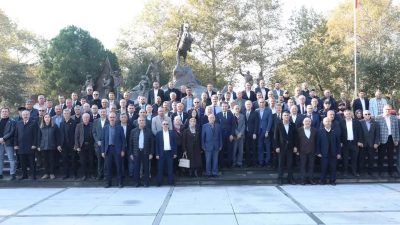 Bursa'nın İnegöl ilçesinde 19 Ekim Muhtarlar Günü dolayısıyla Atatürk Anıtı’nda