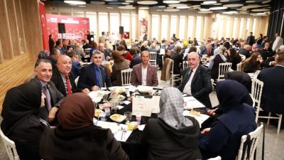 Bursa'da Osmangazi Belediye Başkanı Erkan Aydın, ilçede görev yapan muhtarlarla