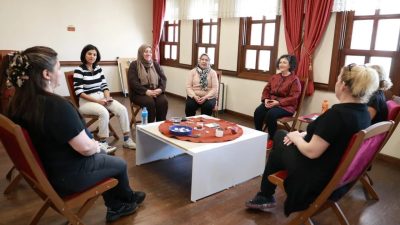 Bursa'da Osmangazi Kent Konseyi Kadın Meclisi tarafından meme kanserine yönelik