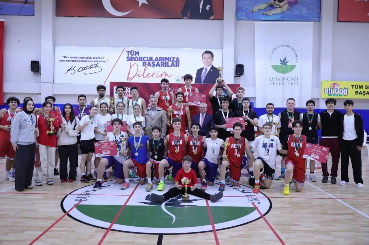 Bursa'da Osmangazi Belediyesi tarafından Türkiye Cumhuriyeti’nin 103’üncü yıl dönümü kutlamaları