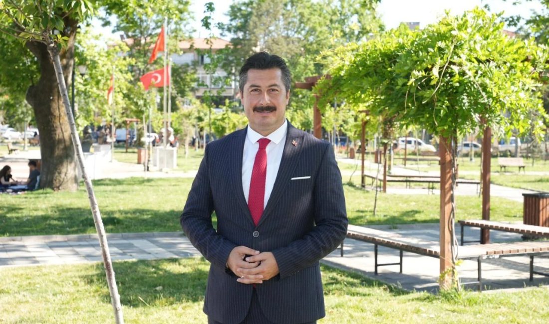 Bursa'da Yenişehir Belediye Başkanı Ercan Özel, Osmangazi Millet Bahçesi’nin bir