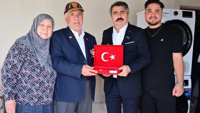 Bursa'nın Yıldırım ilçesinde yaşayan vatandaşlarla bir araya gelmeye özen gösteren