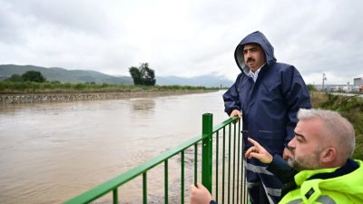 Bursa'da Yıldırım Belediyesi, sağanak yağışın ardından meydana gelen olumsuzlukları ortadan