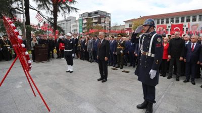 29 Ekim Cumhuriyet Bayramı kutlamaları kapsamında Bursa’da Heykel Atatürk Anıtı