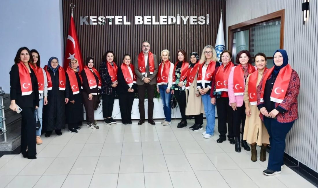 Bursa’nın farklı ilçelerinde görev yapan kadın muhtarlar, Kestel Belediye Başkanı