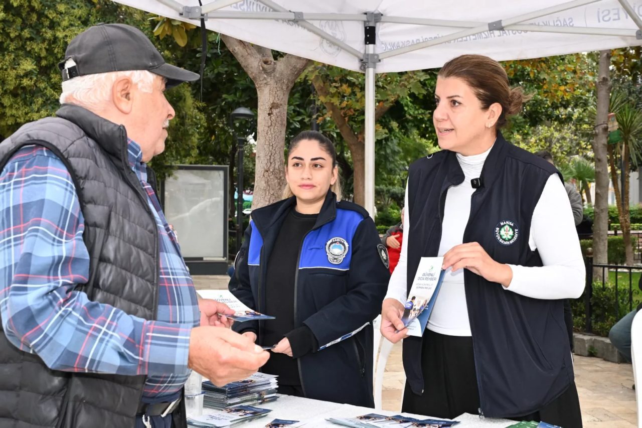 Manisa Büyükşehir Belediyesi, Dünya Gıda Günü dolayısıyla kent merkezinde vatandaşlara