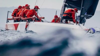 Türk yelkenciliğini uluslararası arenada başarıyla temsil eden Eker Süzme, 2026