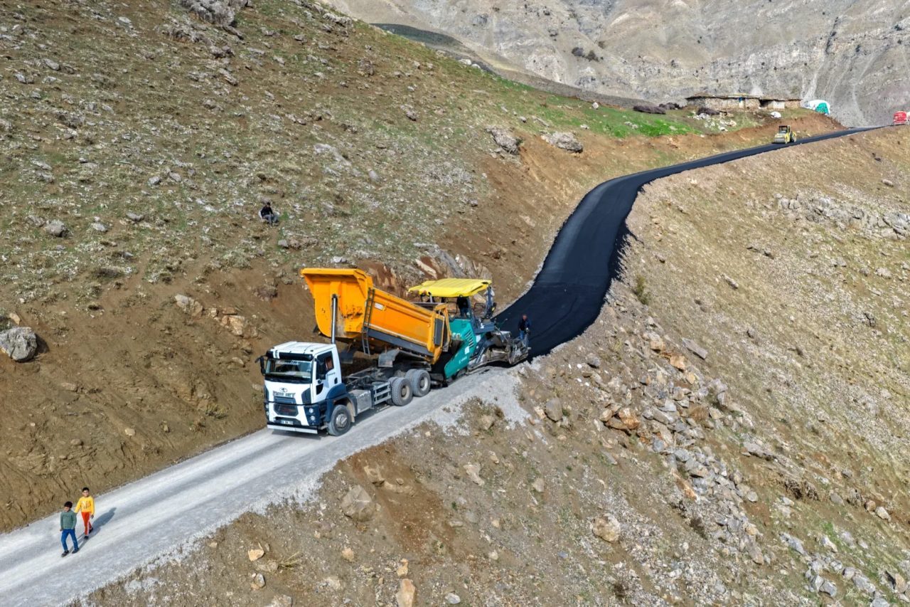Van Büyükşehir Belediyesi, kentin en ücra yerleşim yerlerine de ulaşım