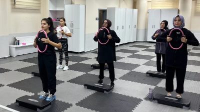 Çayırova Belediyesi’nin ilçedeki kadınlara yönelik açtığı pilates kursları büyük ilgi